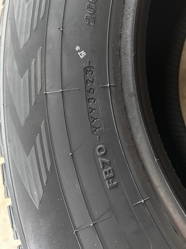 スタッドレスタイヤ　265/70/R17