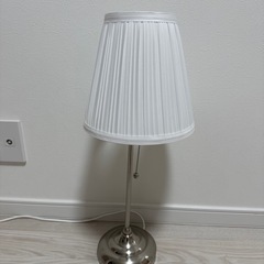 ✨【10/15まで！引き取り限定✨】IKEAオースティード テーブルランプ（電球付き）✨の画像
