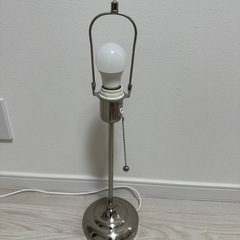 ✨【10/15まで！引き取り限定✨】IKEAオースティード テーブルランプ（電球付き）✨の画像