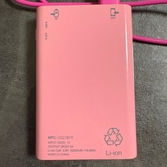 ①モバイルバッテリーの画像