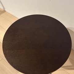 取引中　サイドテーブルの画像
