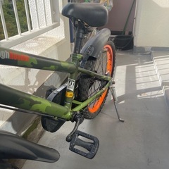 16インチ
自転車とヘルメットの画像