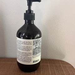 aesop shampoo bottleの画像