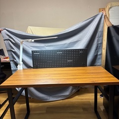 ニトリ　デスク　デスクパネル付き
の画像