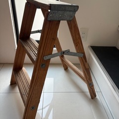 アンティーク脚立の画像