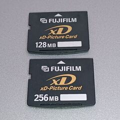 カメラ4台&xD-Picture Card2枚の画像