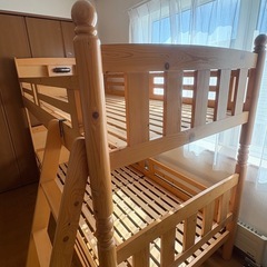 2段ベッド　シングルサイズ　本棚　ライト付き木製　パインの画像