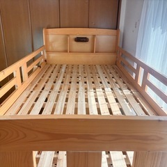 2段ベッド　シングルサイズ　本棚　ライト付き木製　パインの画像