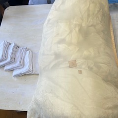 大量の白色ウエスタオルの画像