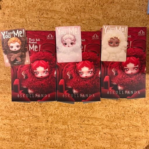 POP MARTのSKULLPANDA新作ぬいぐるみキーホルダー3箱