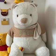 くまのプーさん　巨大ぬいぐるみの画像