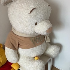 くまのプーさん　巨大ぬいぐるみの画像