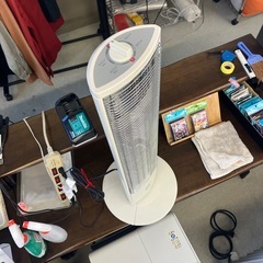 H2509-431 Aladdin 遠赤外線グラファイトヒーター AEH-GM902 首振り機能付き ホワイト 2020年製 キズ汚れ有り 動作確認済みの画像
