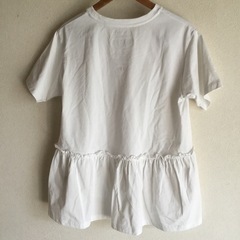 ギャザー付き白Tシャツ/coenの画像
