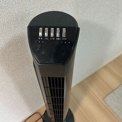 【ジャンク】[山善] 扇風機 タワーファン リモコン/風量3段階 タイマー付 ブラック YSR-J802(B)の画像