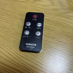 【ジャンク】[山善] 扇風機 タワーファン リモコン/風量3段階 タイマー付 ブラック YSR-J802(B)の画像