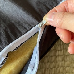 小さ目のマットレス　大き目の座布団クッションの画像