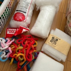 毛糸 フエルト 綿などの画像