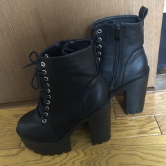 ショートブーツの画像