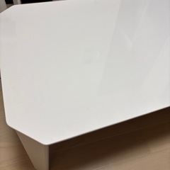 折りたたみ白テーブルの画像