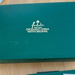 Fantastic TABLE WARE 大皿1枚と普通のお皿5枚のセット 花柄 未使用の画像