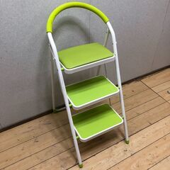 サンワサプライ 折りたたみステップチェア 3段 グリーン 脚立 ステップ台 折り畳み収納 耐荷重100kg　イス兼踏み台　踏み台 250929-11の画像