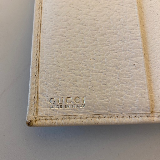 UCCIのGG柄二つ折り財布