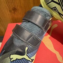 【送料無料】Puma サッカー トレシュー フューチャー イエロー/ブラックの画像