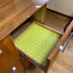 素敵な無垢材食器棚　キャスター付き　天然塗料使用　中古品　金沢市直接引き取り希望の画像
