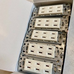  WN1503 埋込トリプルコンセント20個セットの画像