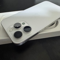 新品同様　iPhone16Pro ホワイトチタニウム 128GB バッテリー100%の画像