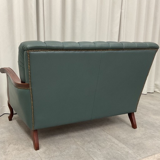 KI-39【新入荷　リサイクル品】鋲打ち/猫脚クラシックスタイル　本革2シーターソファ　グリーン KI-39【新入荷 リサイクル品】鋲打ち/猫脚クラシックスタイル 本革2