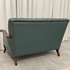 KI-39【新入荷　リサイクル品】鋲打ち/猫脚クラシックスタイル　本革2シーターソファ　グリーンの画像