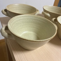 スープカップ4つの画像