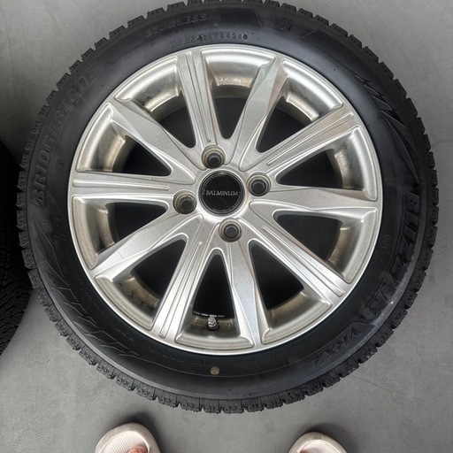 165/55R15サイズのスタッドレスタイヤとアルミホイールのセット。