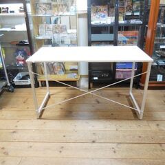  シンプルデスクの画像