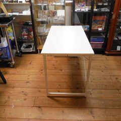  シンプルデスクの画像