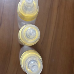 哺乳瓶　ピジョンPigeon 240ml  3本　プラスチック製の画像