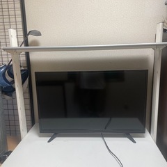 ゲーミングチェア　液晶テレビ　パソコン机の画像