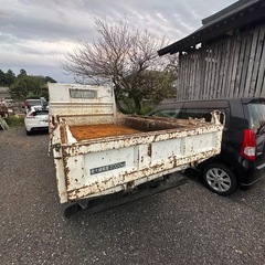 三菱キャンターダンプの画像