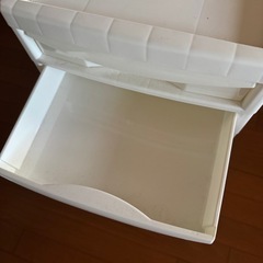 キャスター付き
収納棚の画像