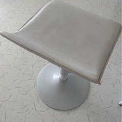 棚と椅子 セット 収納 インテリア チェアーの画像