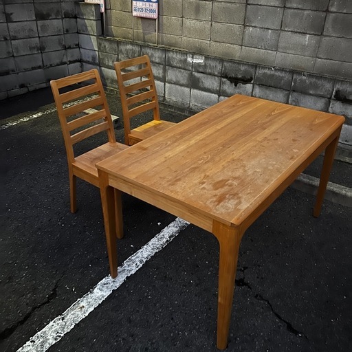 天然木 ダイニングテーブル　可愛い　椅子2脚付き