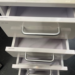 【中古】¥1,000 4段引出し　在庫3つ有り　キャスターつき付き【II201】の画像