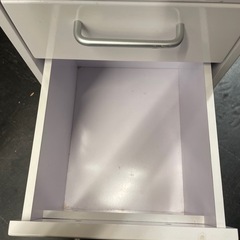 【中古】¥1,000 4段引出し　在庫3つ有り　キャスターつき付き【II201】の画像