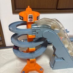 トミカ　動作確認済み！組み立てに必要な部品ありますの画像