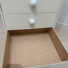 クリーム色キャビネット 丸窓付き かわいい取っ手4個の画像