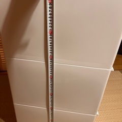 白い縦長3段ボックスの画像