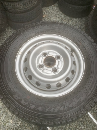 スタッドレスタイヤ　軽トラにピッタリ！145Ｒ12 格安