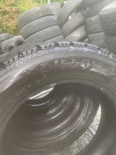 スタッドレスタイヤ　175/65Ｒ15 かくやす